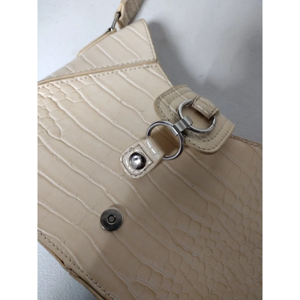 Urban Outfitters Cream Croc Embossed Shoulder‎ Bag Ring Buckle Baguette Purse